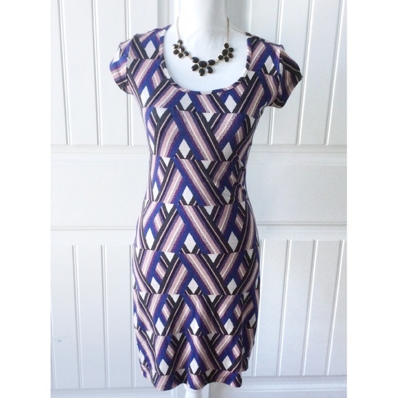 Dresses & Skirts - 💕NWOT Geometric Print Dress💕